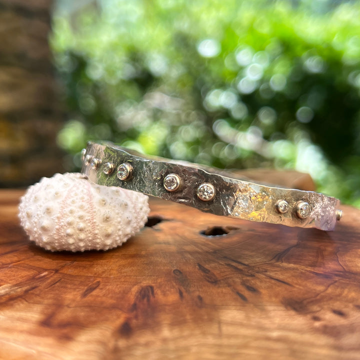 Bracelet 4MM Hammered With 20 Crystals White Metal