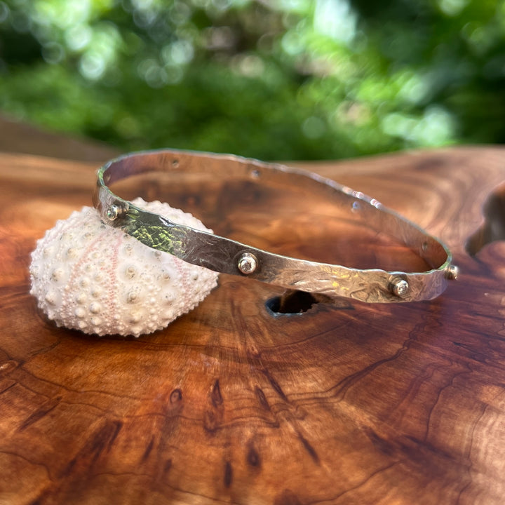 Bracelet Hammered With 9-2MM Crystals White Metal