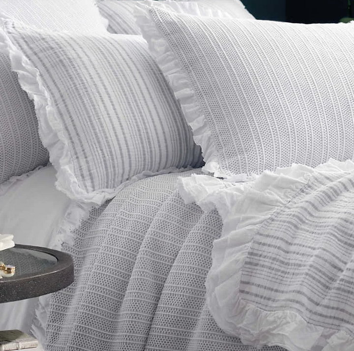 Cintia Matelasse Coverlet