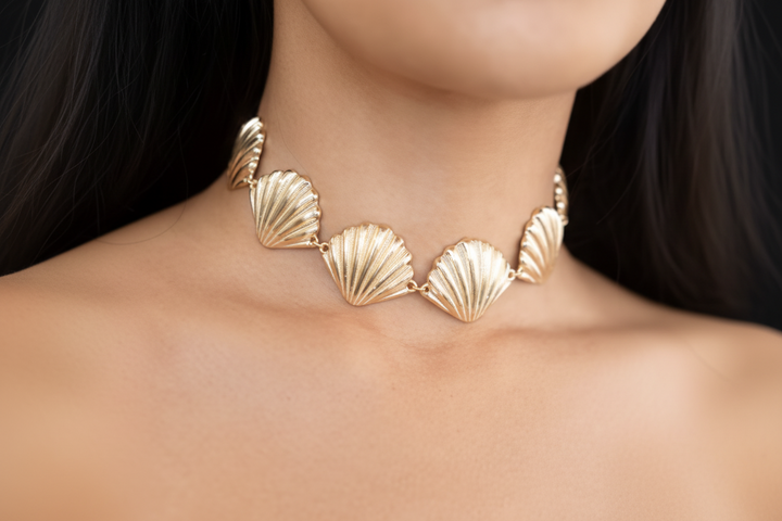 A gold-tone scallop shell waist chain and can be choker
