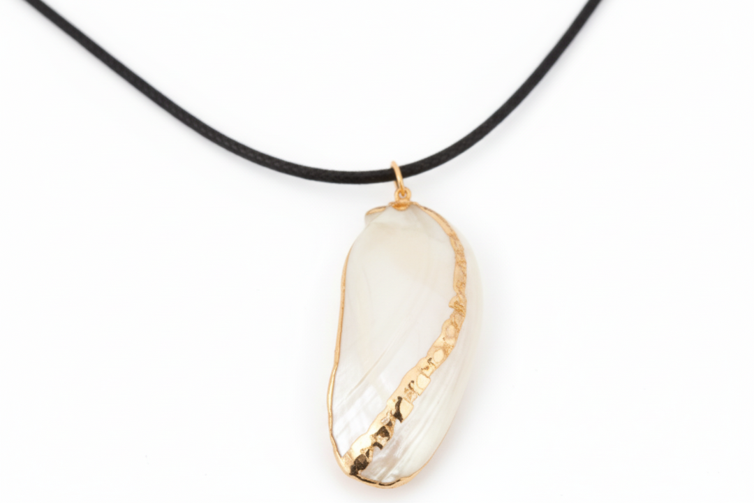 Iridescent Mussel Shell Pendant 18K Necklace