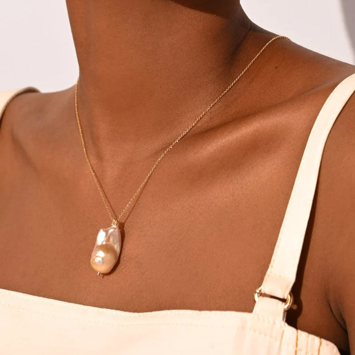 Barroca White Pearl and Yellow Gold Necklace